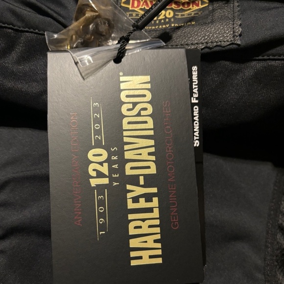 Harley Davidson 120th Anniversary Nostalgia
Triple Vent Women's Leather Jacket - Picture 12 of 15